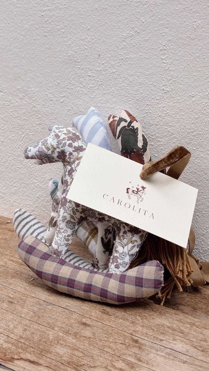 Mini folk horses set